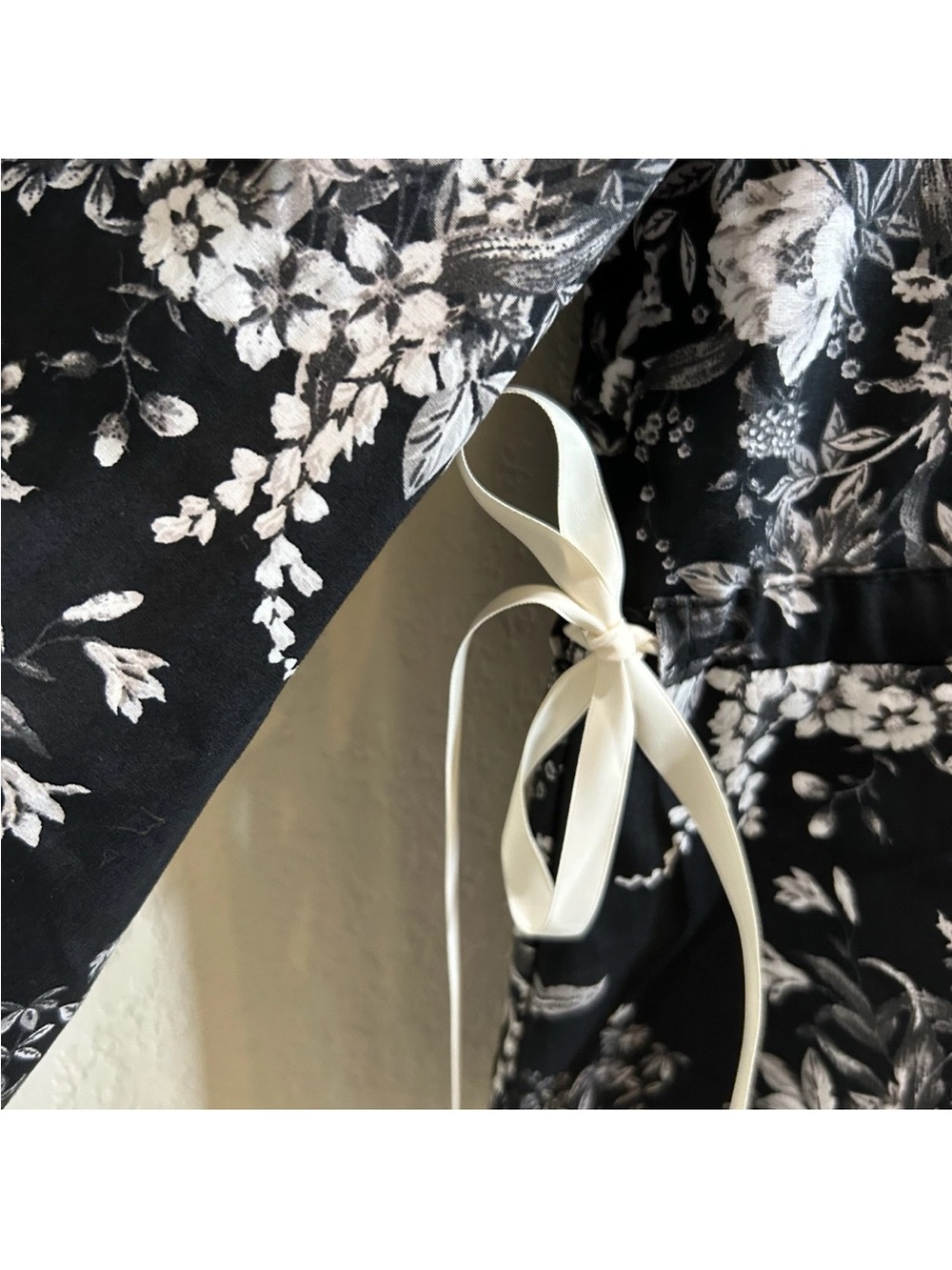 Listicle Women's Black Floral Print Babydoll Blouse Size L NWT Ruffle Coquette - Picture 7 of 7